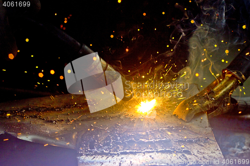 Image of To weld a iron sheet