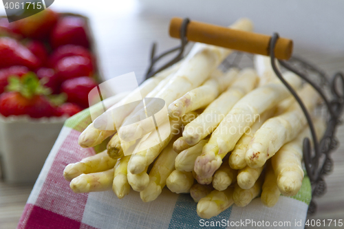 Image of White asparagus in a Basket