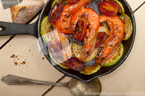 Image of roasted shrimps with zucchini and tomatoes