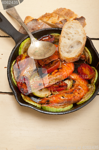 Image of roasted shrimps with zucchini and tomatoes