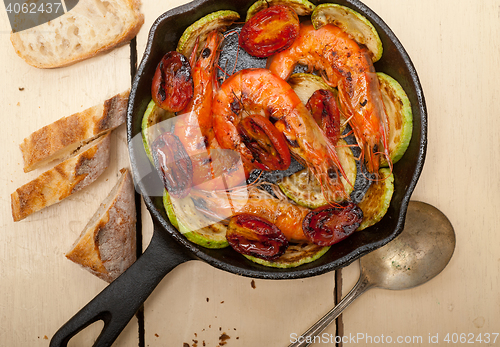 Image of roasted shrimps with zucchini and tomatoes