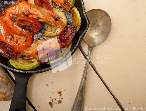 Image of roasted shrimps with zucchini and tomatoes