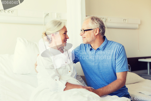 Image of senior couple meeting at hospital ward