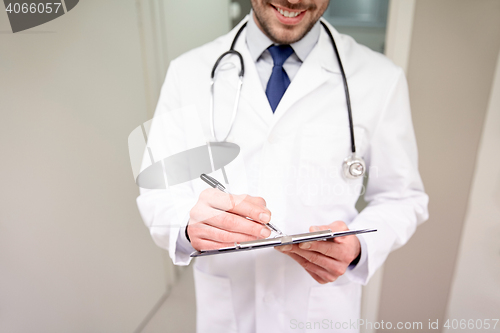 Image of close up of doctor with clipboard at hospital