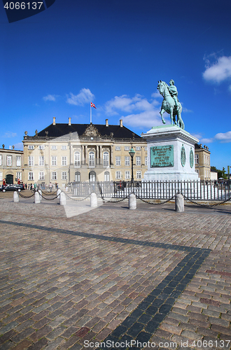 Image of Amalienborg palace in Copenhagen, Denmark