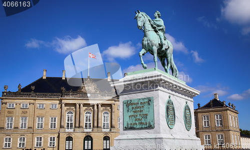 Image of Amalienborg palace in Copenhagen, Denmark