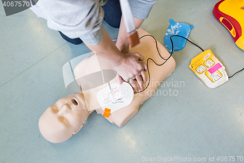 Image of First aid resuscitation course using AED.