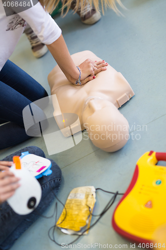 Image of First aid resuscitation course using AED.