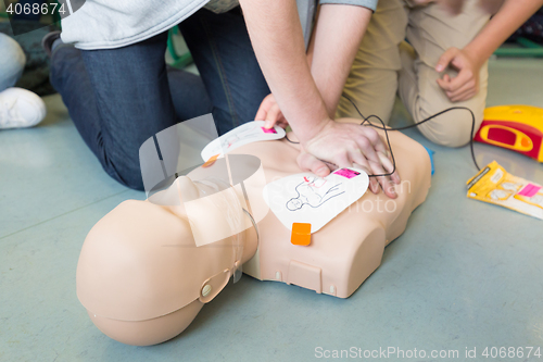 Image of First aid resuscitation course using AED.