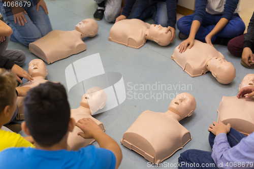 Image of First aid resuscitation course in primary school.