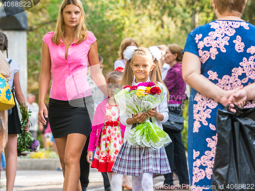 Image of First grader goes to school with his mother and younger sister