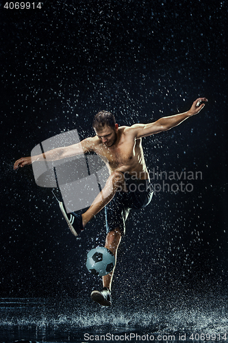 Image of Water drops around football player