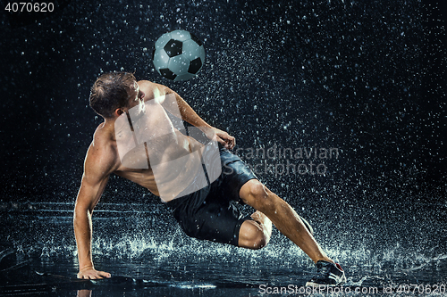 Image of Water drops around football player