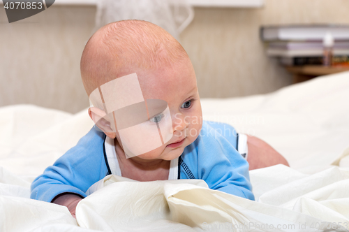 Image of Baby explores the world