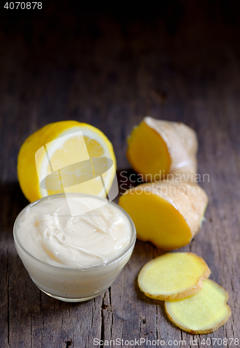 Image of Treatment with coconut butter, ginger and lemon