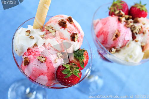 Image of Strawberry ice cream sundae