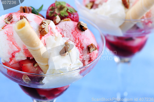 Image of Strawberry ice cream sundae