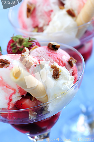 Image of Strawberry ice cream sundae
