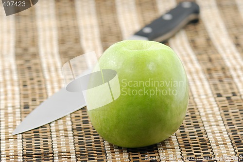 Image of Apple and knife