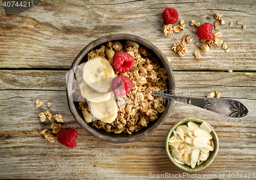 Image of bowl of granola with banana