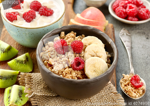 Image of bowl of granola with fruits and berries for healthy breakfast
