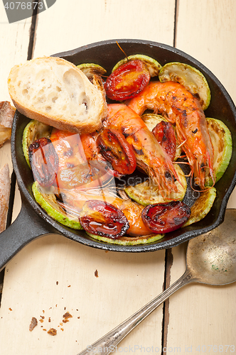 Image of roasted shrimps with zucchini and tomatoes