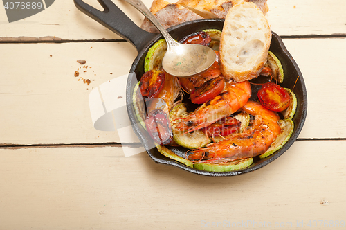 Image of roasted shrimps with zucchini and tomatoes