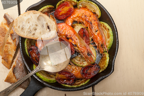 Image of roasted shrimps with zucchini and tomatoes