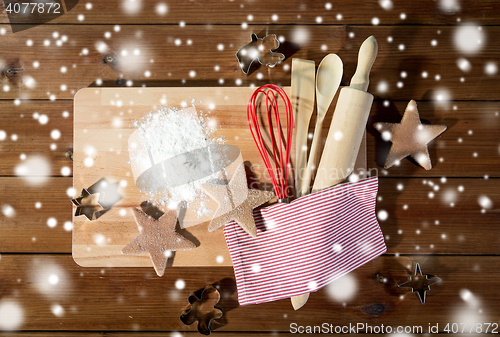 Image of close up of gingerbread and baking kitchenware set