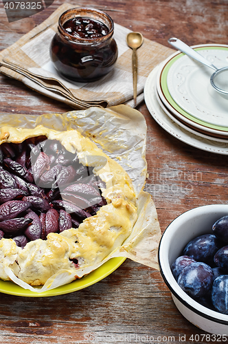 Image of Pie with plums