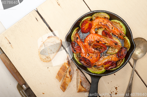Image of roasted shrimps with zucchini and tomatoes