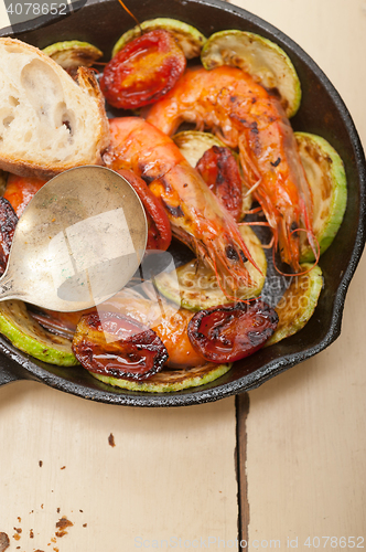 Image of roasted shrimps with zucchini and tomatoes