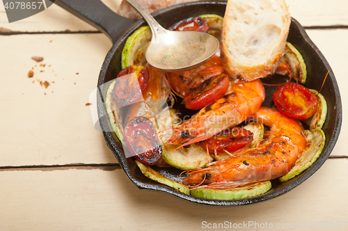 Image of roasted shrimps with zucchini and tomatoes