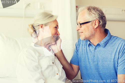 Image of senior couple meeting at hospital ward