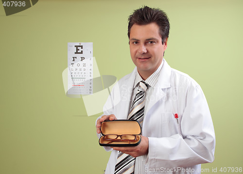 Image of Optometrist recomennding eye glasses