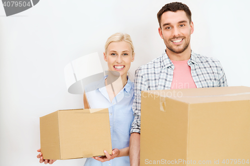 Image of couple with cardboard boxes moving to new home