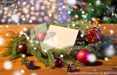 Image of natural green fir wreath with note on wooden board