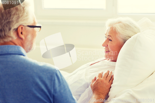 Image of senior couple meeting at hospital ward