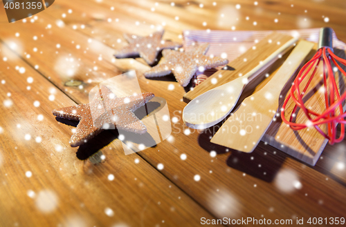 Image of close up of gingerbread and baking kitchenware set