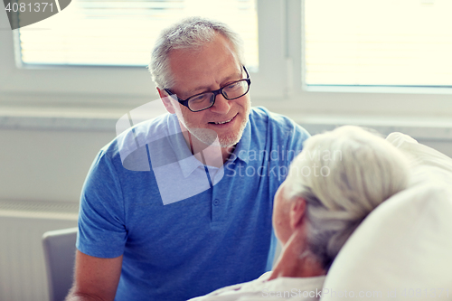 Image of senior couple meeting at hospital ward