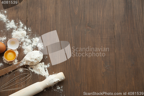 Image of Cuisine composition with cracked eggs,kitchenware, flour.