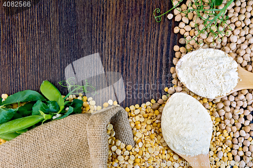 Image of Flour pea and chickpeas in spoons on board