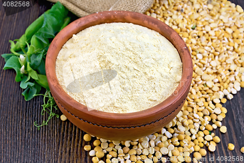 Image of Flour pea in bowl on board