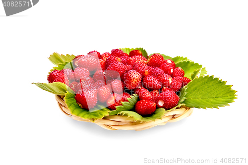 Image of Strawberries with leaves on wicker tray