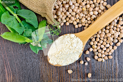 Image of Flour chickpeas in spoonful with peas on board top