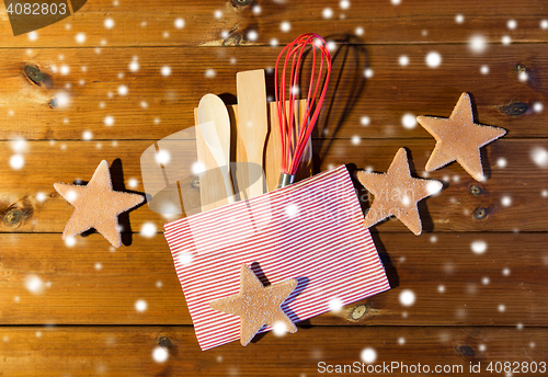 Image of close up of gingerbread and baking kitchenware set