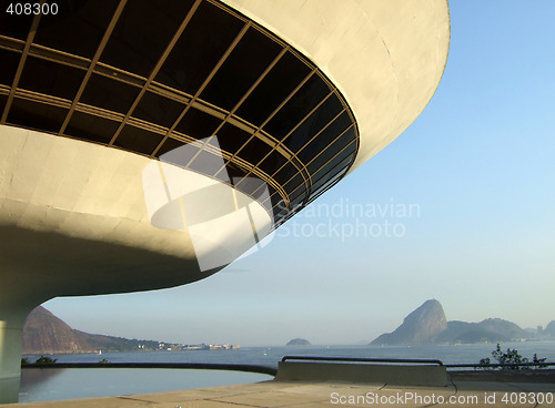 Image of Oscar Niemeyer’s Niterói Contemporary Art Museum with Sugar Loaf