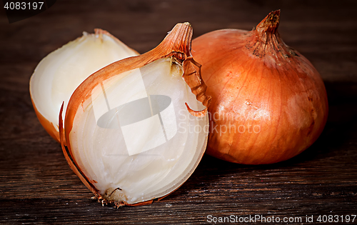 Image of Onion on a wooden table