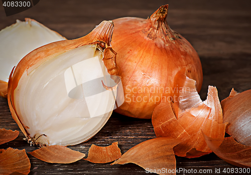 Image of Onion bulbs with husks