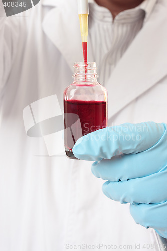 Image of Pipette aspirating liquid from bottle